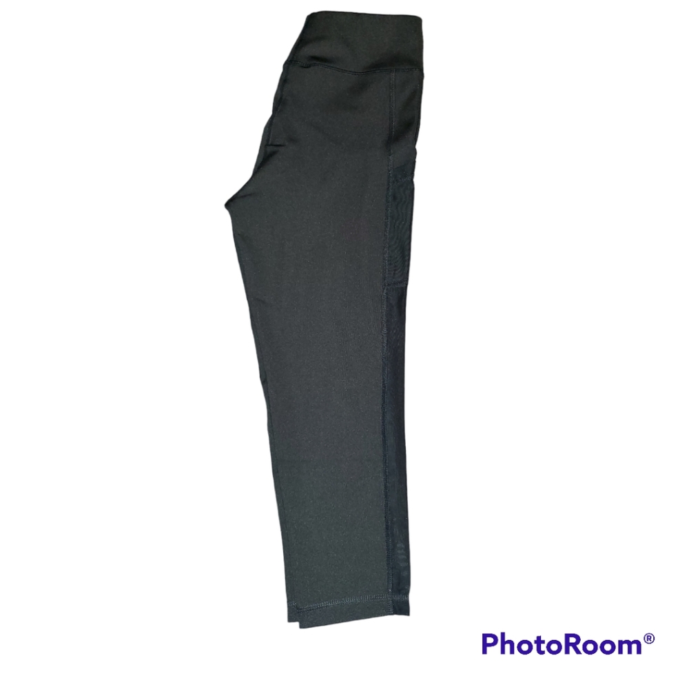 NWOT GD Fashion Black Capri Leggings